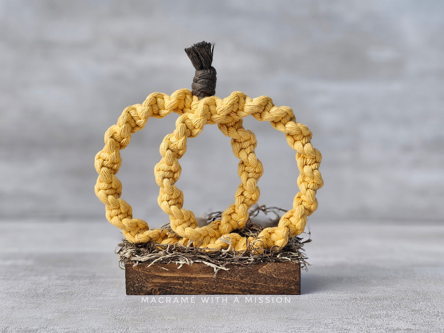 Pumpkin on Stand (Twisted Knot)