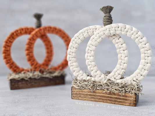 Pumpkin on Stand (Flat Knot)