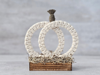 Pumpkin on Stand (Flat Knot)
