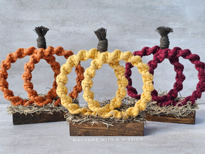 Pumpkin on Stand (Twisted Knot)